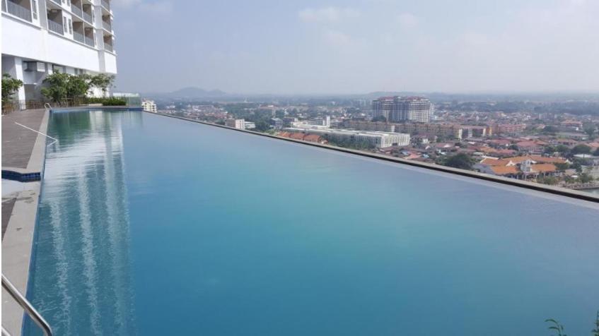 Silverscape Seaview Residences Melaka Exterior photo