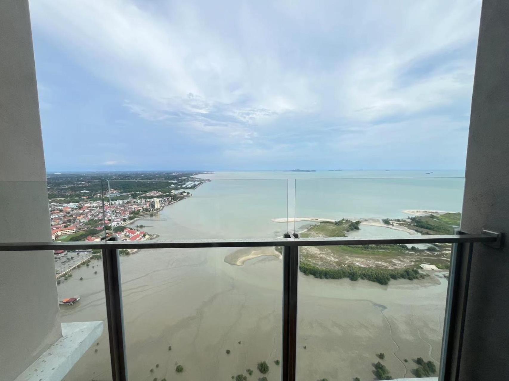 Silverscape Seaview Residences Melaka Exterior photo