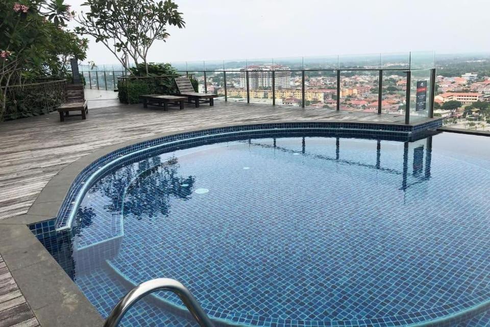 Silverscape Seaview Residences Melaka Exterior photo