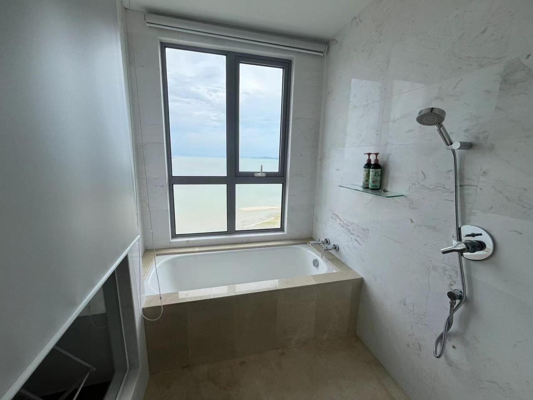 Silverscape Seaview Residences Melaka Exterior photo